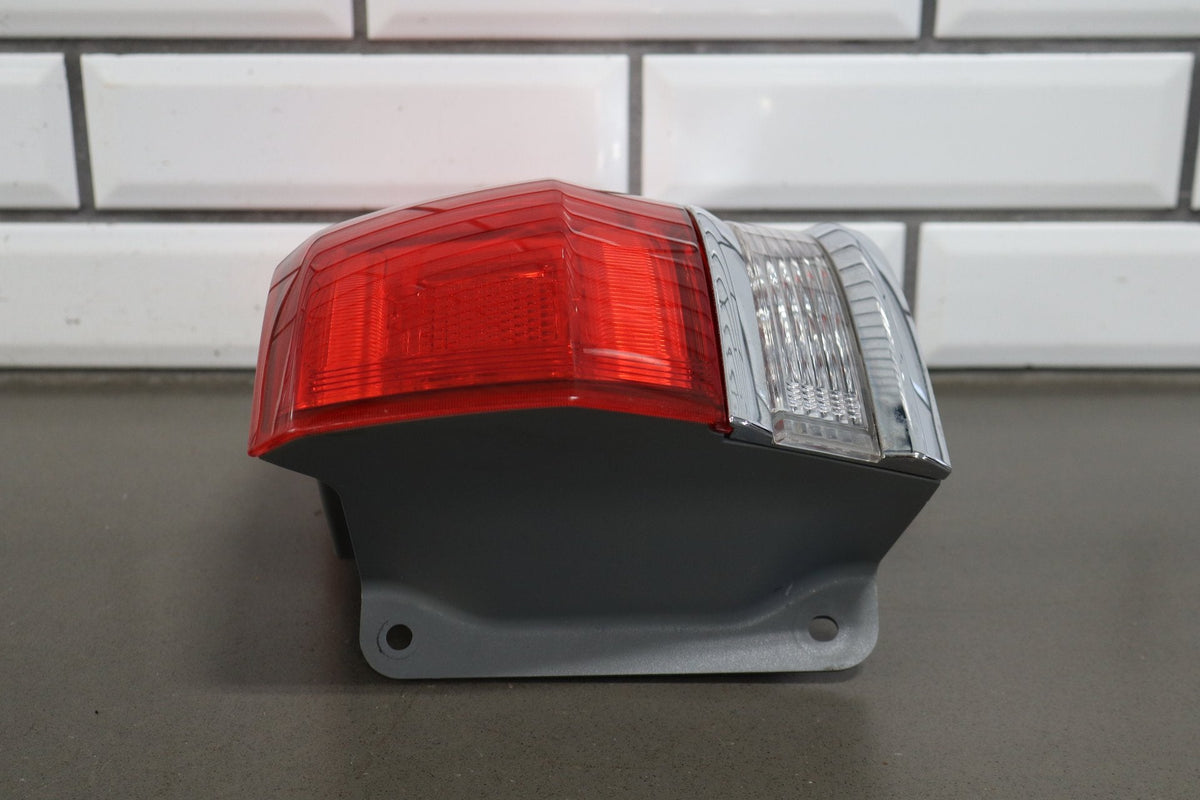 2014 Jeep Grand Cherokee Right Tail Light OEM