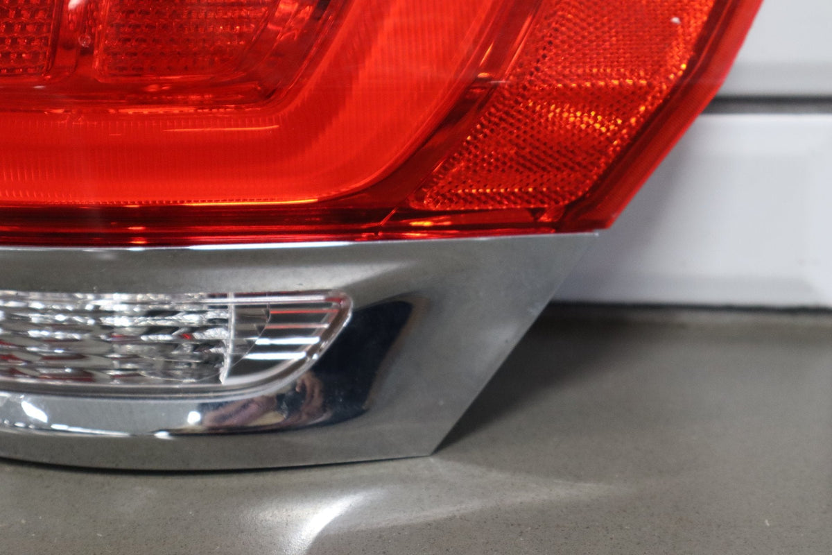 2014 Jeep Grand Cherokee Right Tail Light OEM