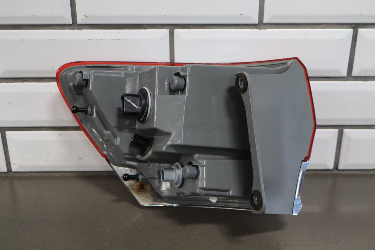 2014 Jeep Grand Cherokee Right Tail Light OEM