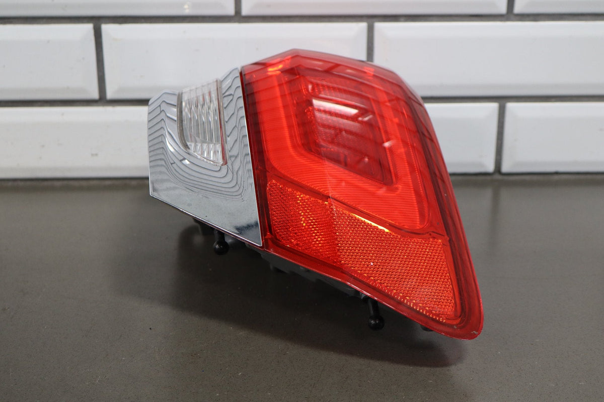 2014 Jeep Grand Cherokee Right Tail Light OEM