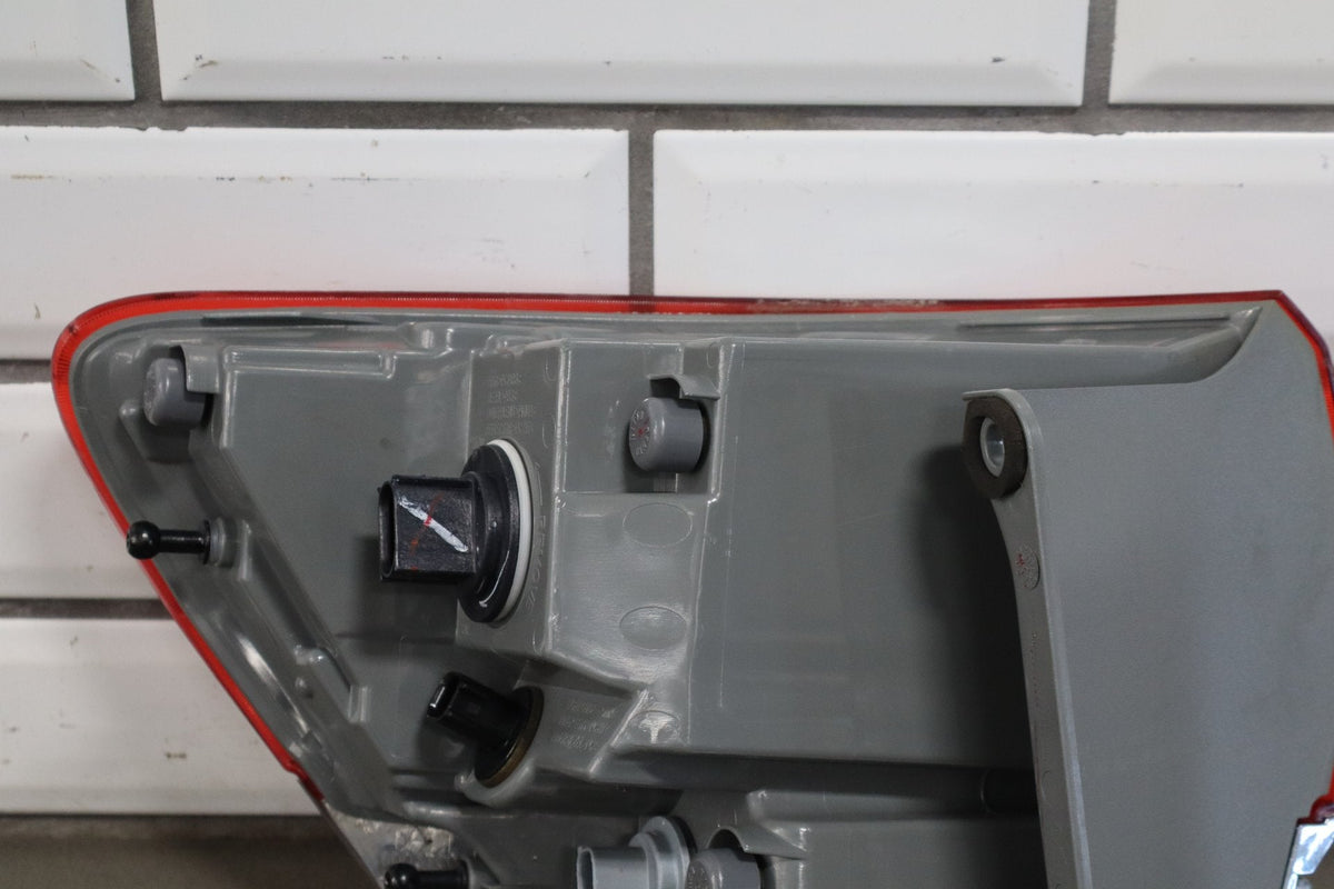 2014 Jeep Grand Cherokee Right Tail Light OEM