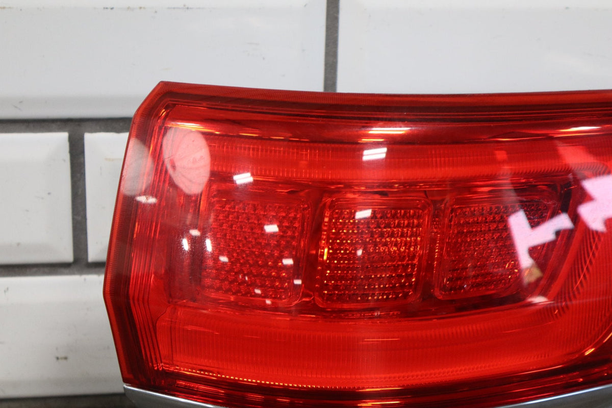 2014 Jeep Grand Cherokee Right Tail Light OEM