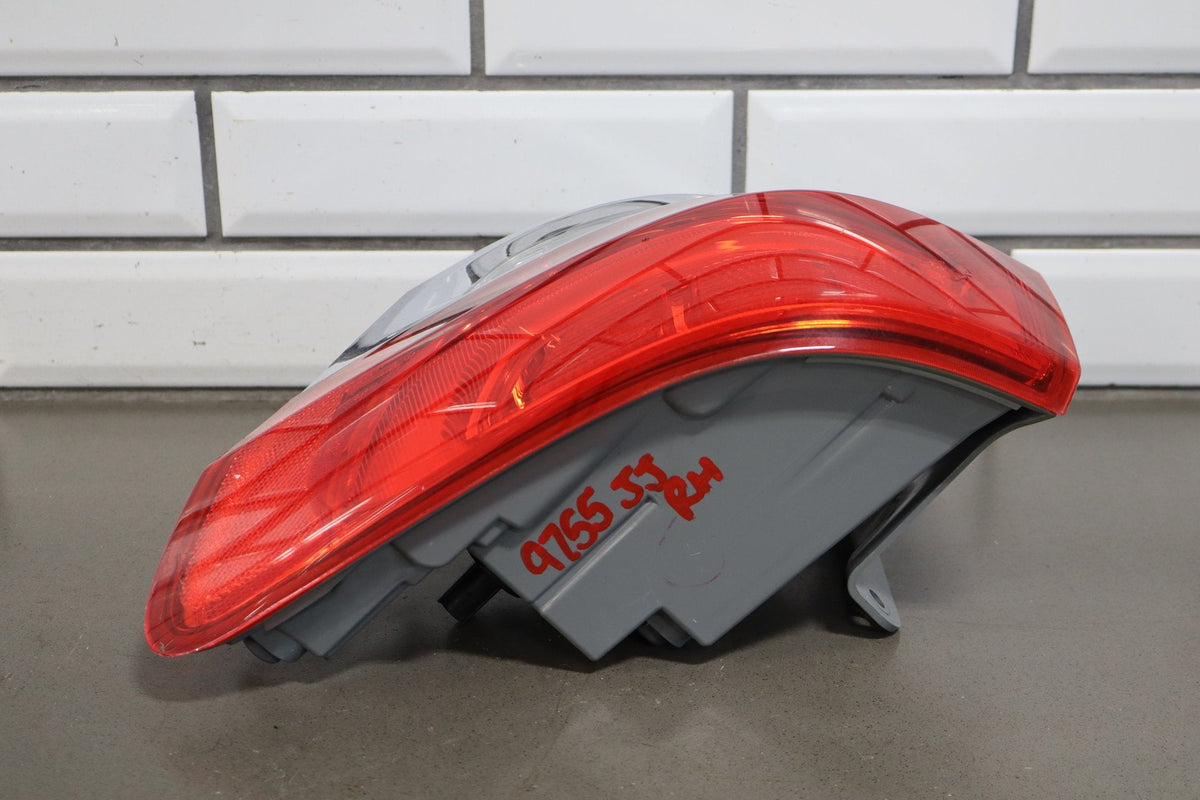 2014 Jeep Grand Cherokee Right Tail Light OEM