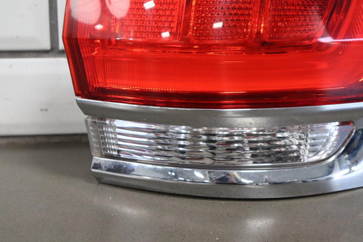 2014 Jeep Grand Cherokee Right Tail Light OEM