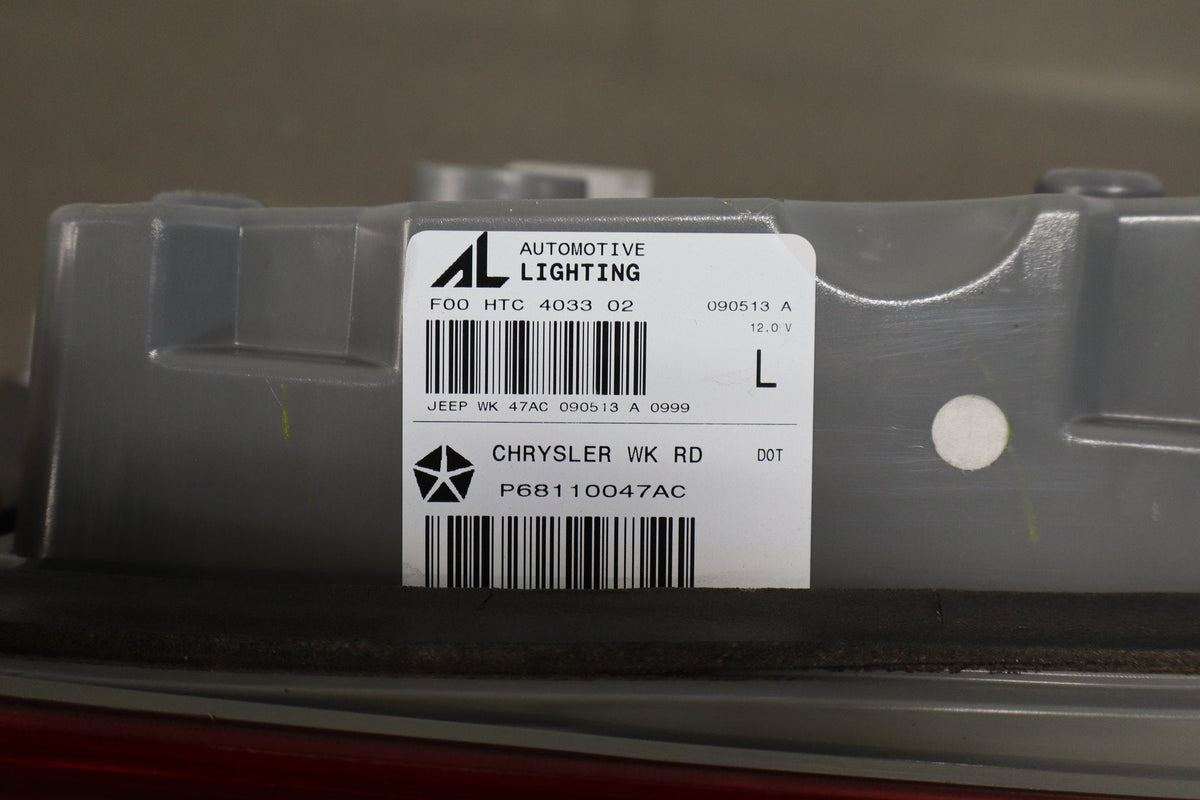 2014 Jeep Grand Cherokee WK2 - Left Inner Tail Light PN: