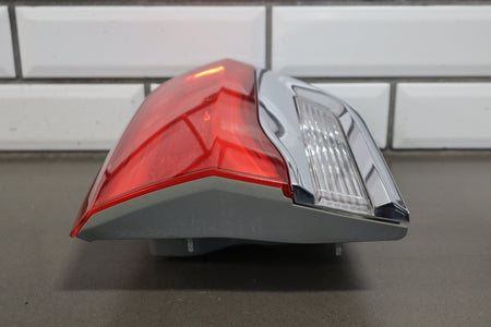 2014 Jeep Grand Cherokee WK2 - Left Inner Tail Light PN: