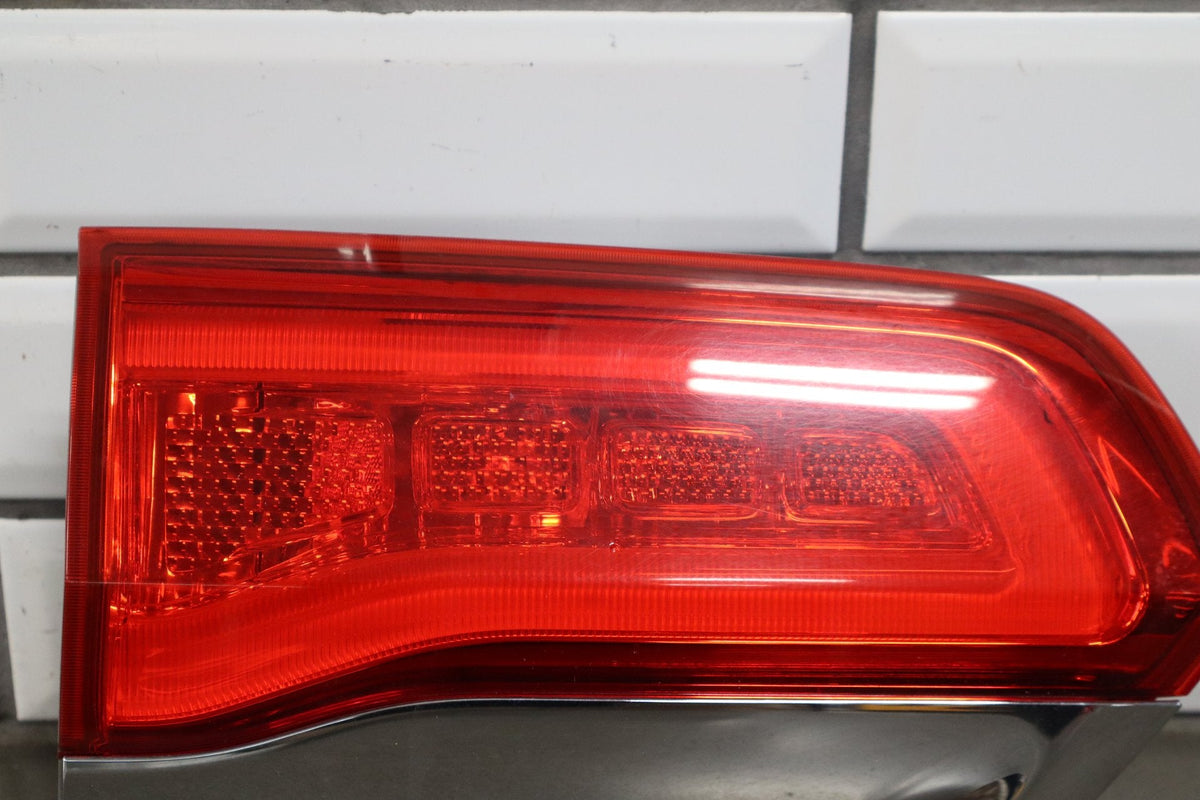 2014 Jeep Grand Cherokee WK2 - Left Inner Tail Light PN: