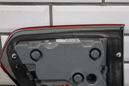 2014 Jeep Grand Cherokee WK2 - Left Inner Tail Light PN: