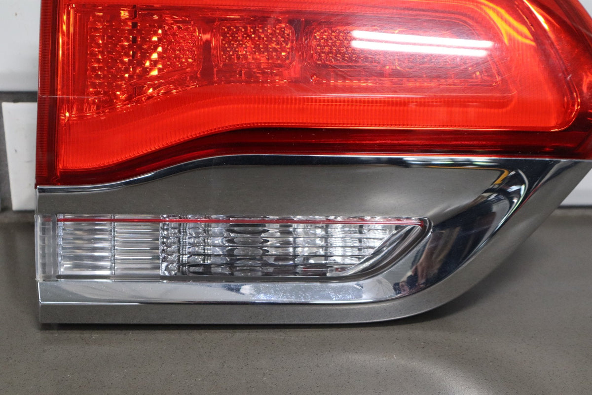 2014 Jeep Grand Cherokee WK2 - Left Inner Tail Light PN: