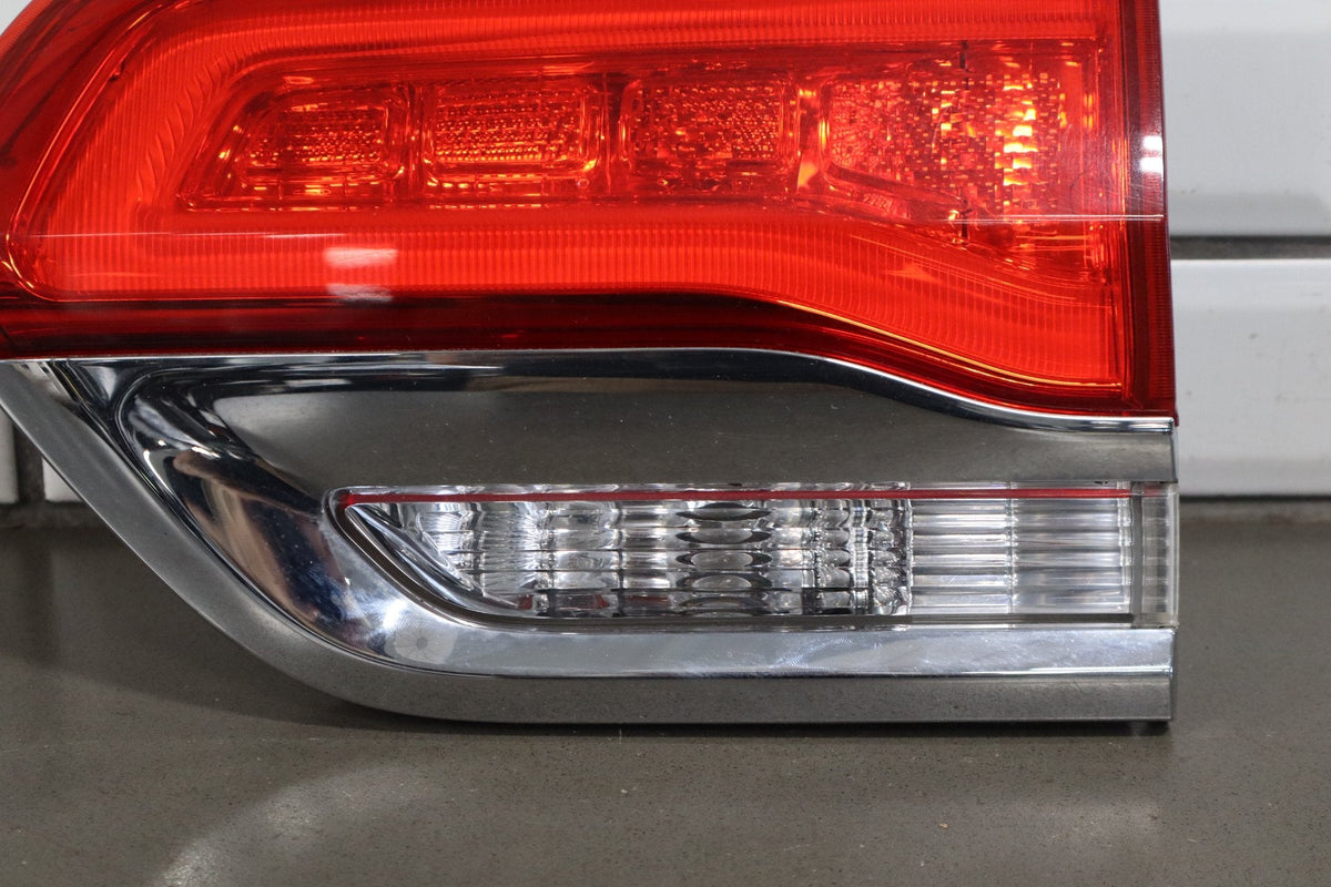2014 Jeep Grand Cherokee WK2 - Right Inner Tail Light PN: