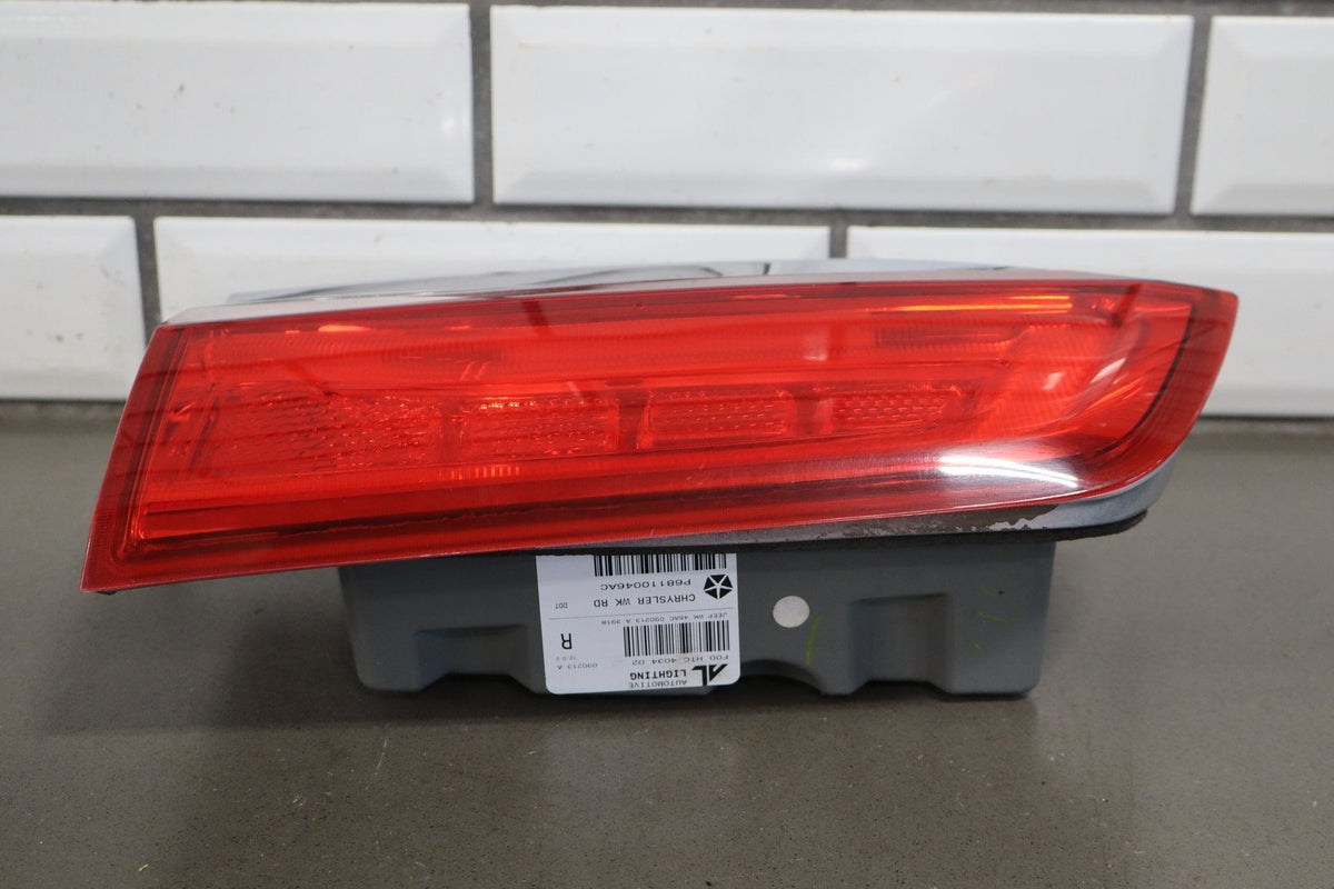 2014 Jeep Grand Cherokee WK2 - Right Inner Tail Light PN: