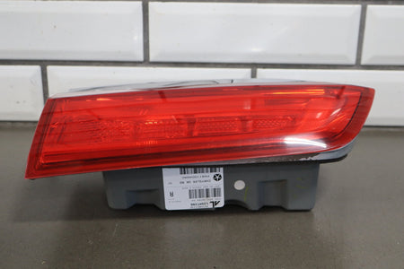 2014 Jeep Grand Cherokee WK2 - Right Inner Tail Light PN:
