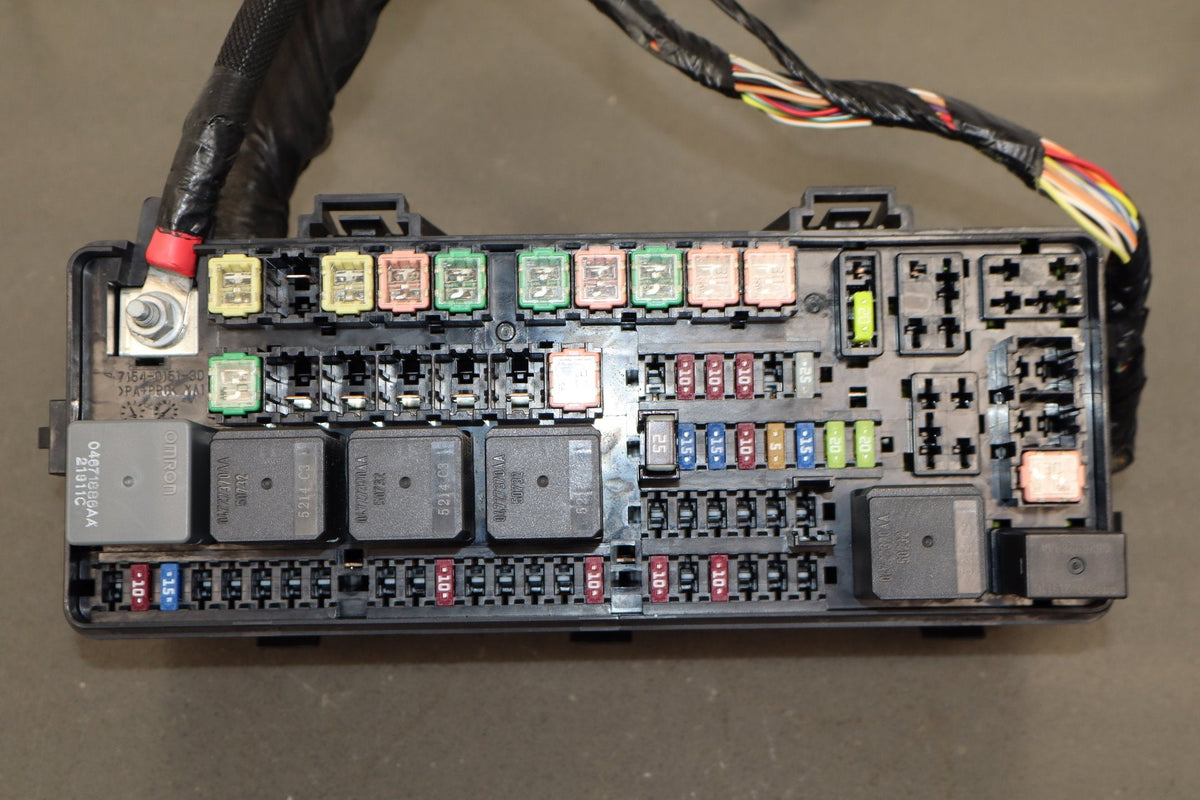 2015-18 Dodge Challenger 6.4 Cabin Fuse Box Trunk Mount