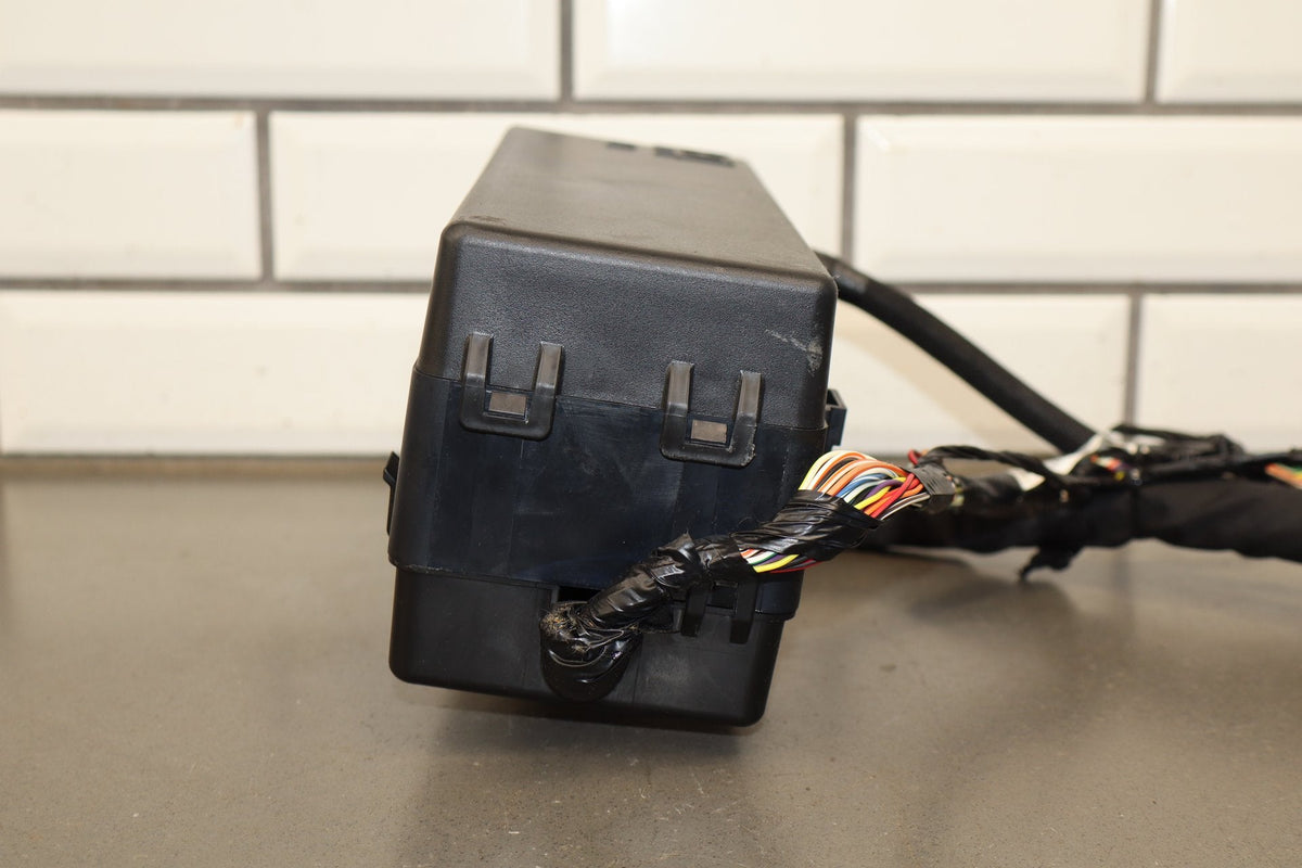 2015-18 Dodge Challenger 6.4 Cabin Fuse Box Trunk Mount