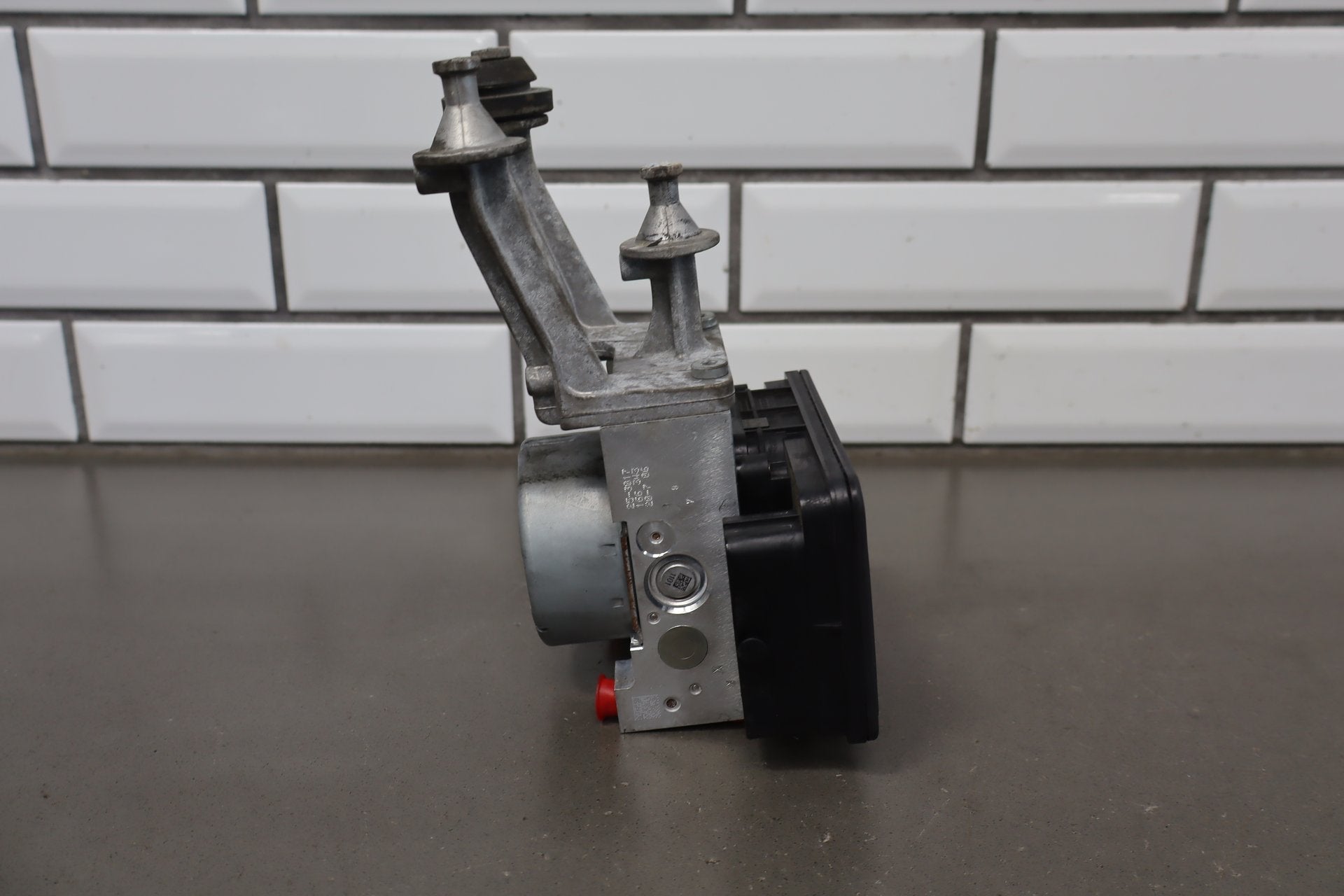 2015-2016 Dodge Challenger ABS Brake Unit 68258644AA OEM