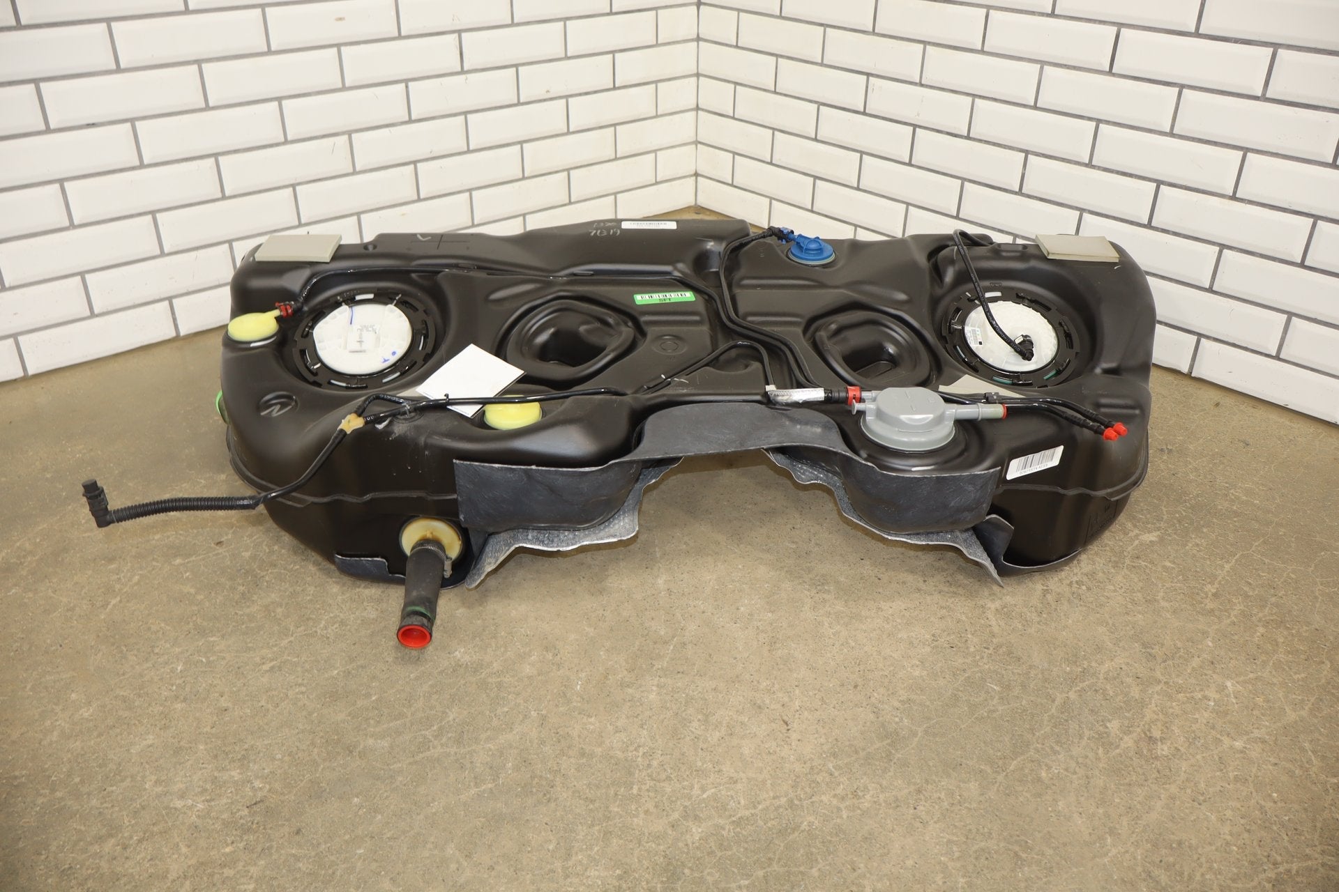 2015-2019 Dodge Challenger 6.4L 392 Fuel Tank with Pump Tested 43K