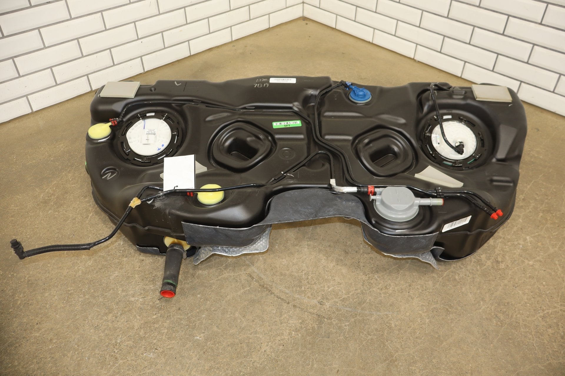 2015-2019 Dodge Challenger 6.4L 392 Fuel Tank with Pump Tested 43K