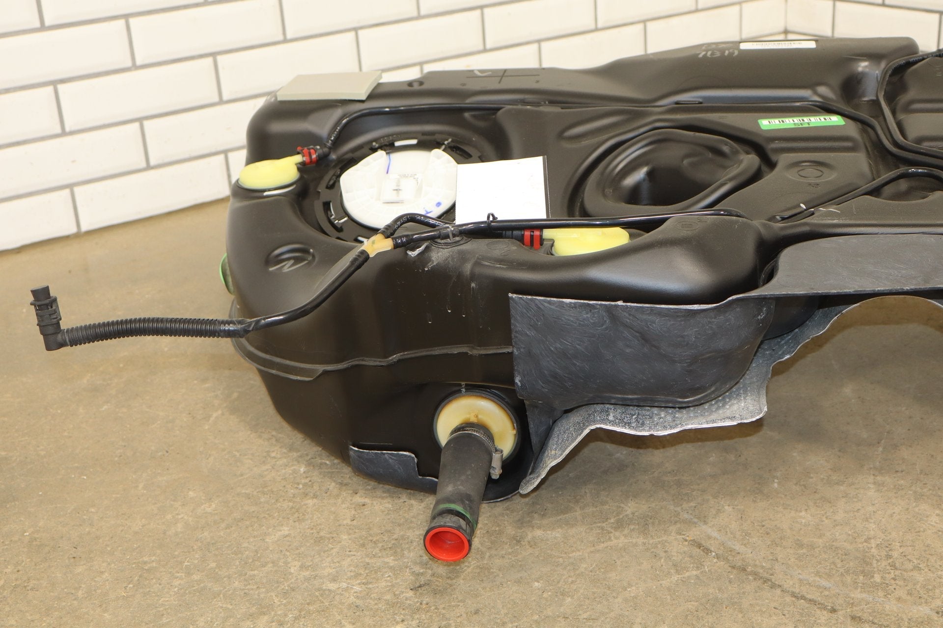 2015-2019 Dodge Challenger 6.4L 392 Fuel Tank with Pump Tested 43K