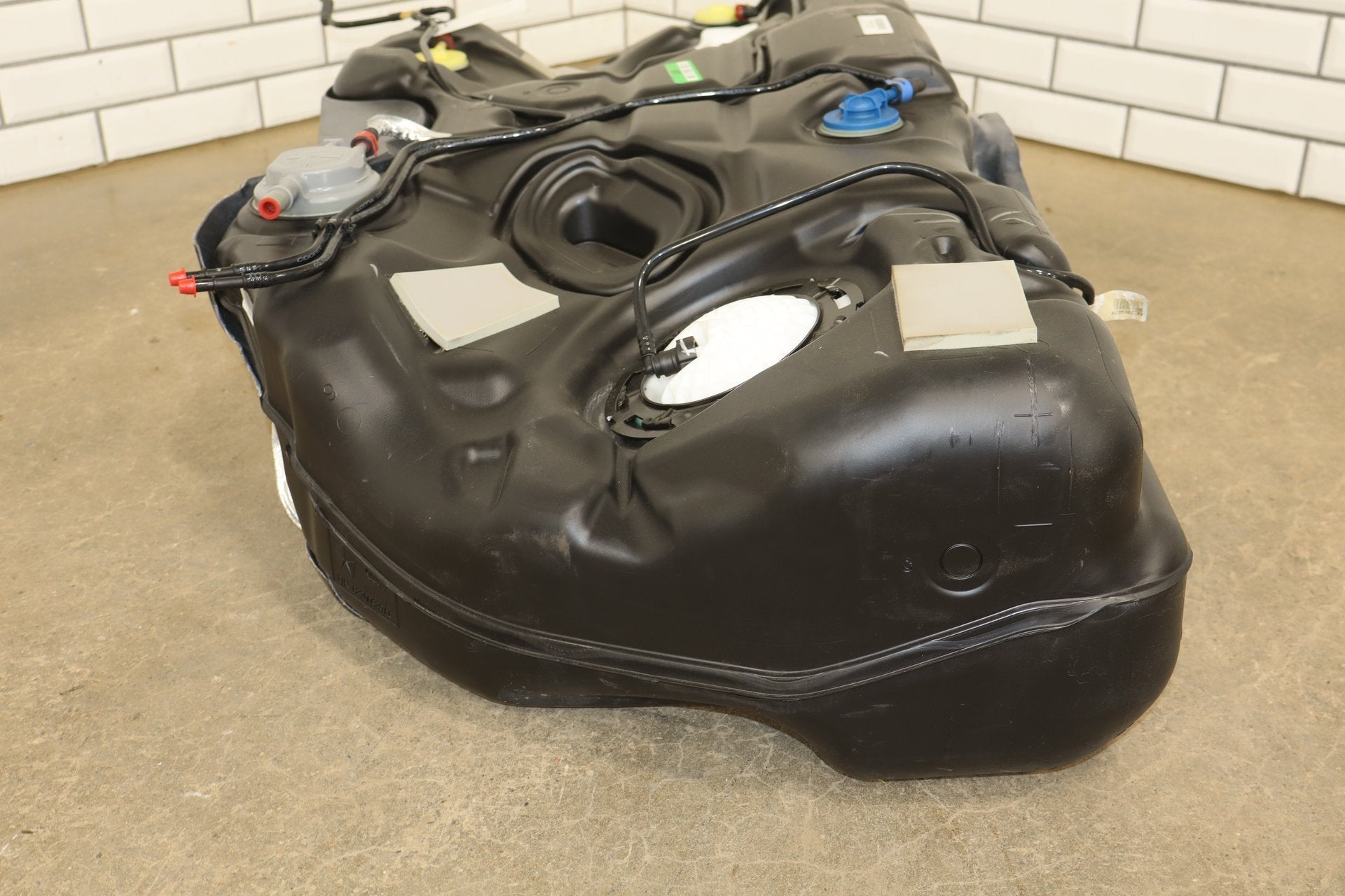 2015-2019 Dodge Challenger 6.4L 392 Fuel Tank with Pump Tested 43K