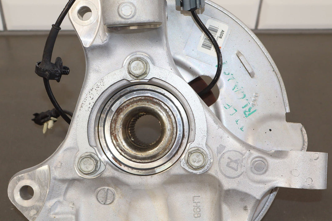 2015 - 2020 Cadillac Escalade Driver Left Front Spindle OEM