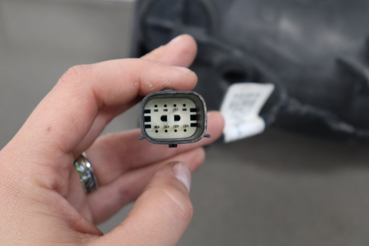 2015-2020 Cadillac Escalade Right Front Lamp 84018691 OEM