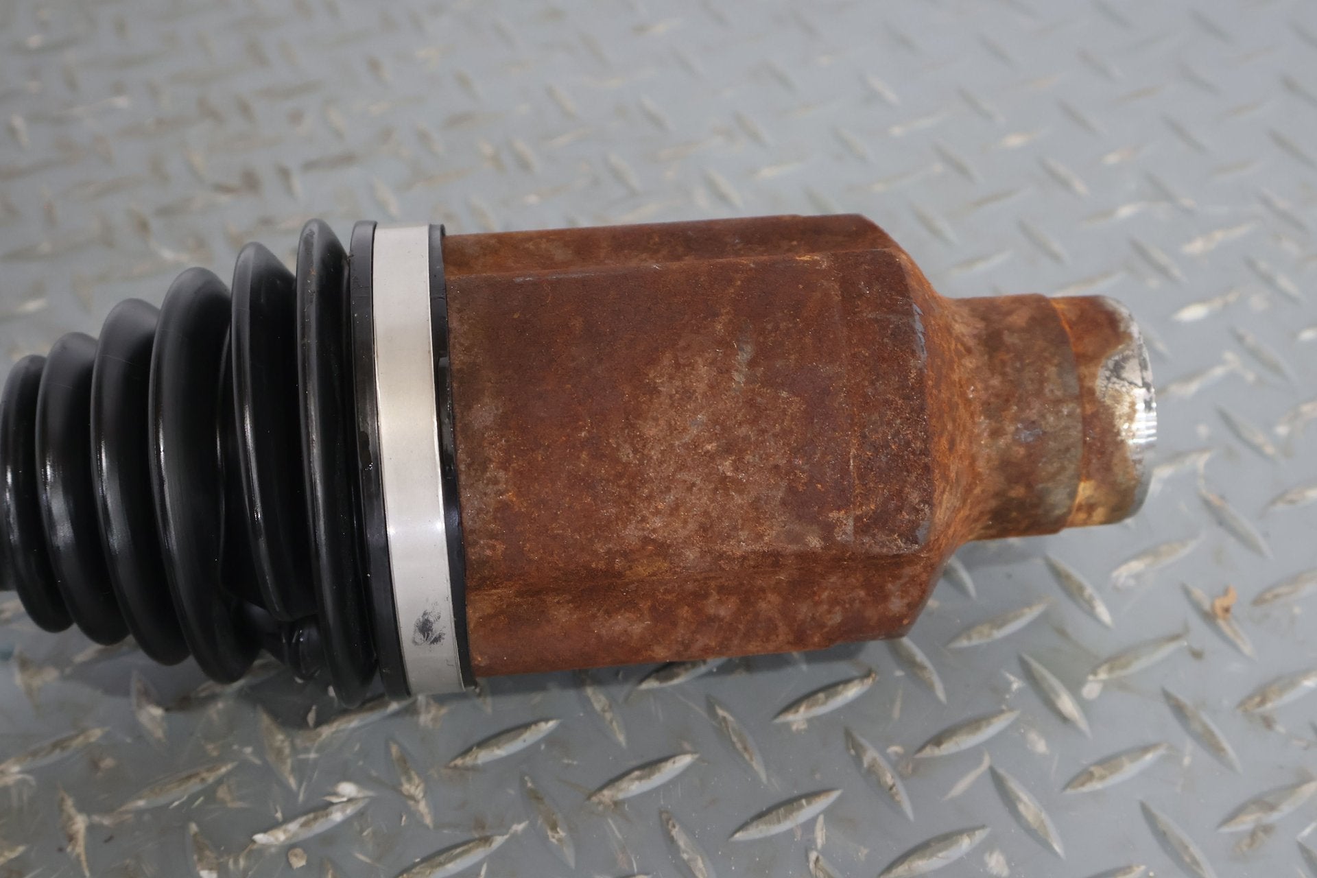 2015-2020 Tesla Model X Front Right RH Axle Shaft W/ Axle Nut