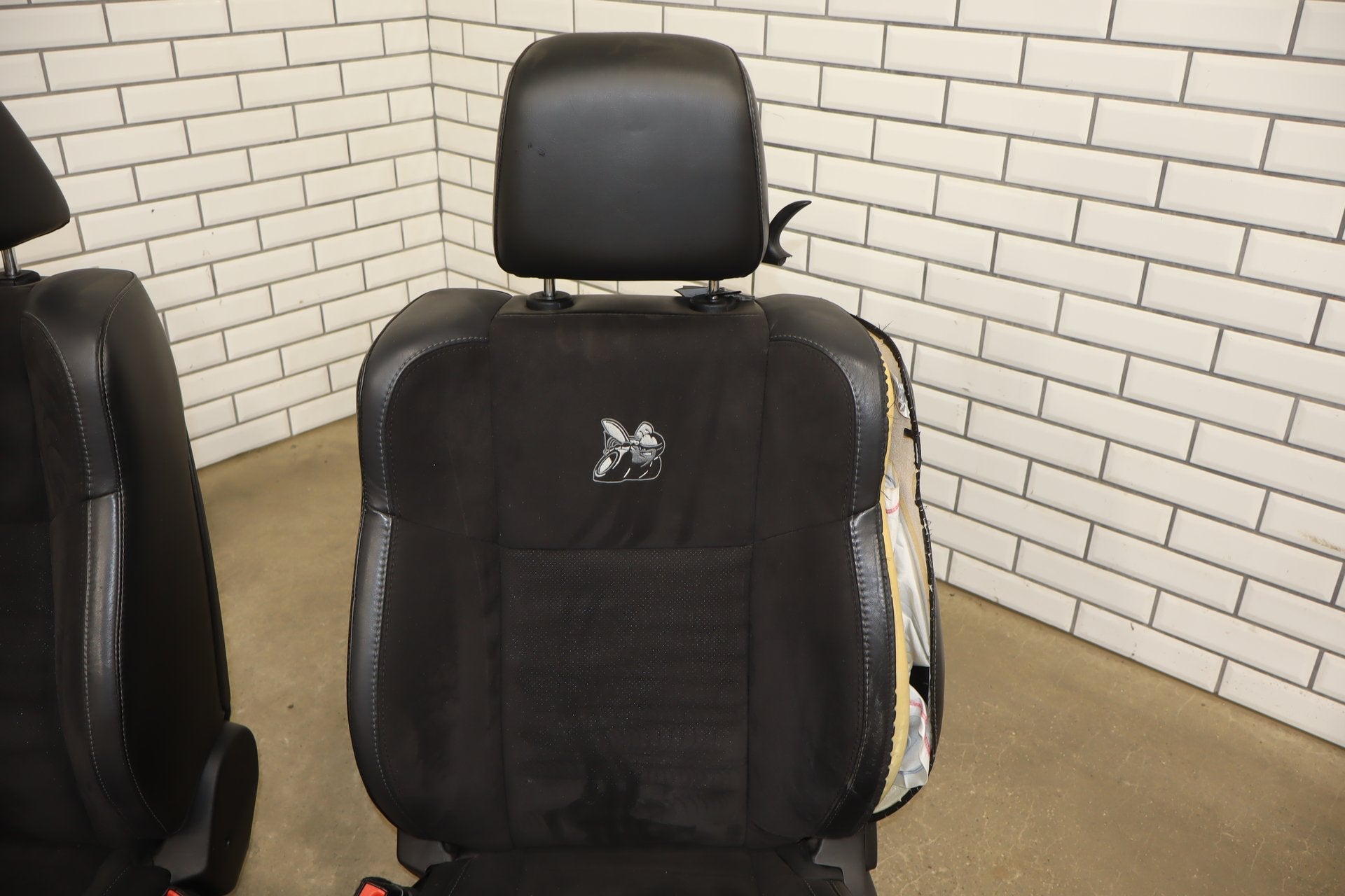 2015-2023 Dodge Challenger Scat Pack Shaker Leather/Alcantara Seat Set Black