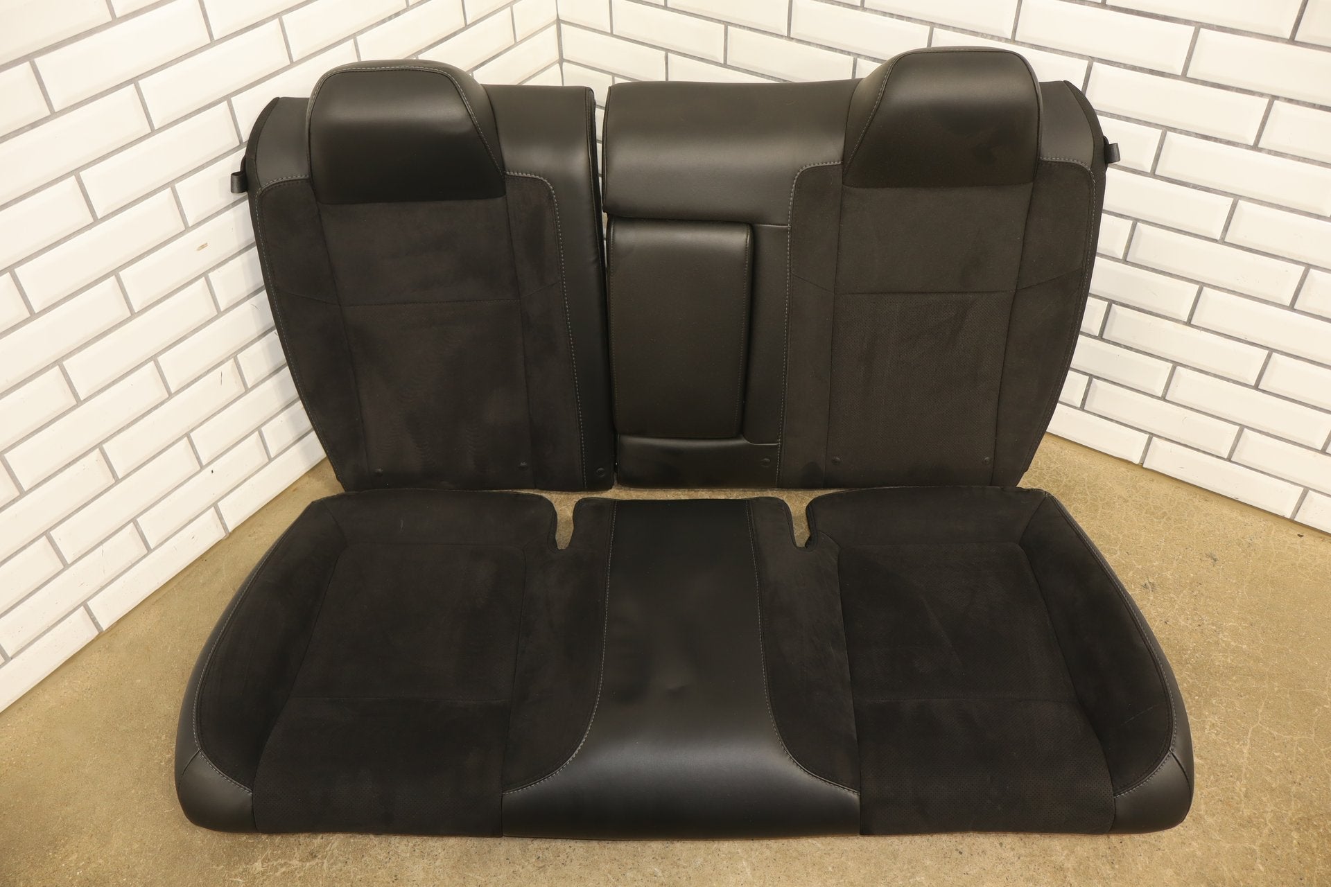 2015-2023 Dodge Challenger Scat Pack Shaker Leather/Alcantara Seat Set Black