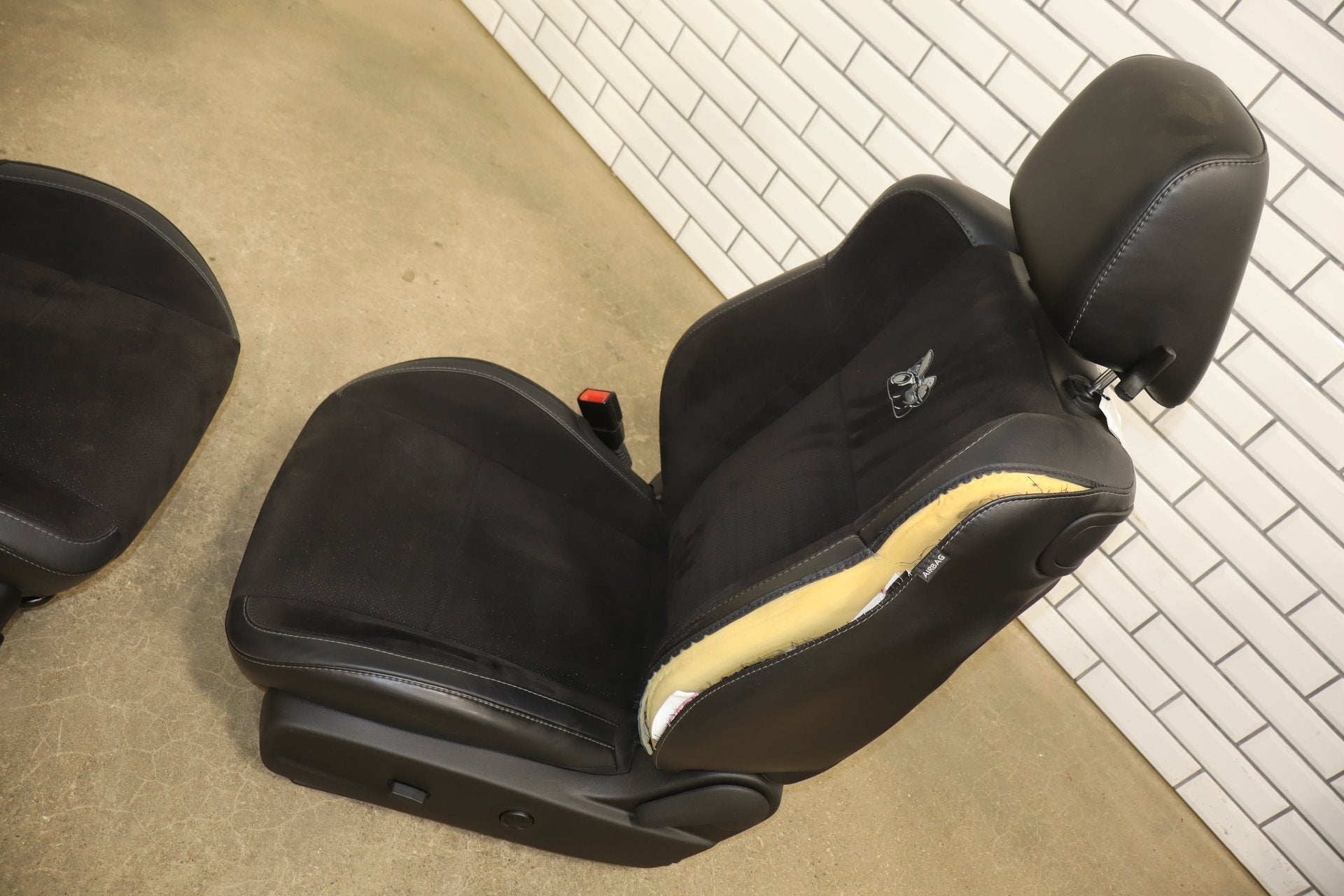 2015-2023 Dodge Challenger Scat Pack Shaker Leather/Alcantara Seat Set Black