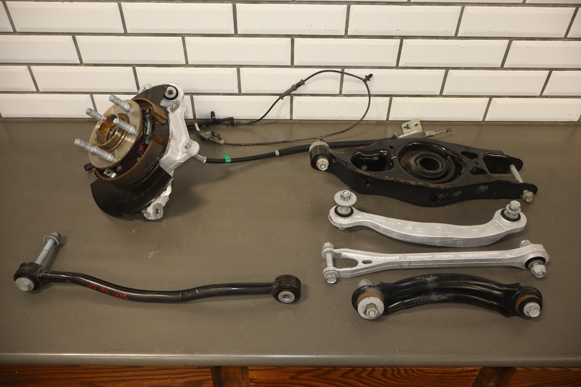2015-2023 Dodge Challenger SRT 6.2 6.4 Left Rear Suspension Assembly OEM