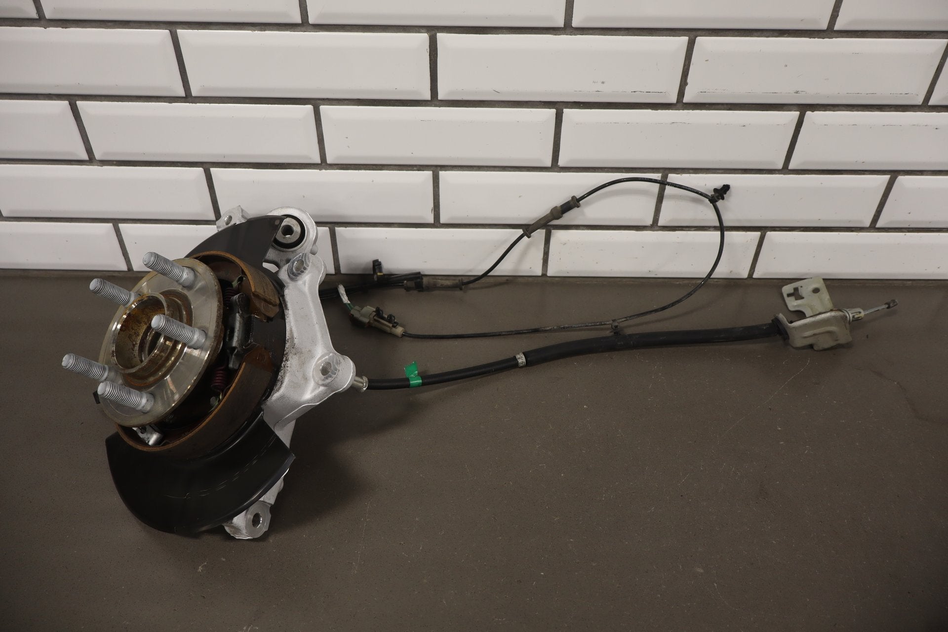 2015-2023 Dodge Challenger SRT 6.2 6.4 Left Rear Suspension Assembly OEM