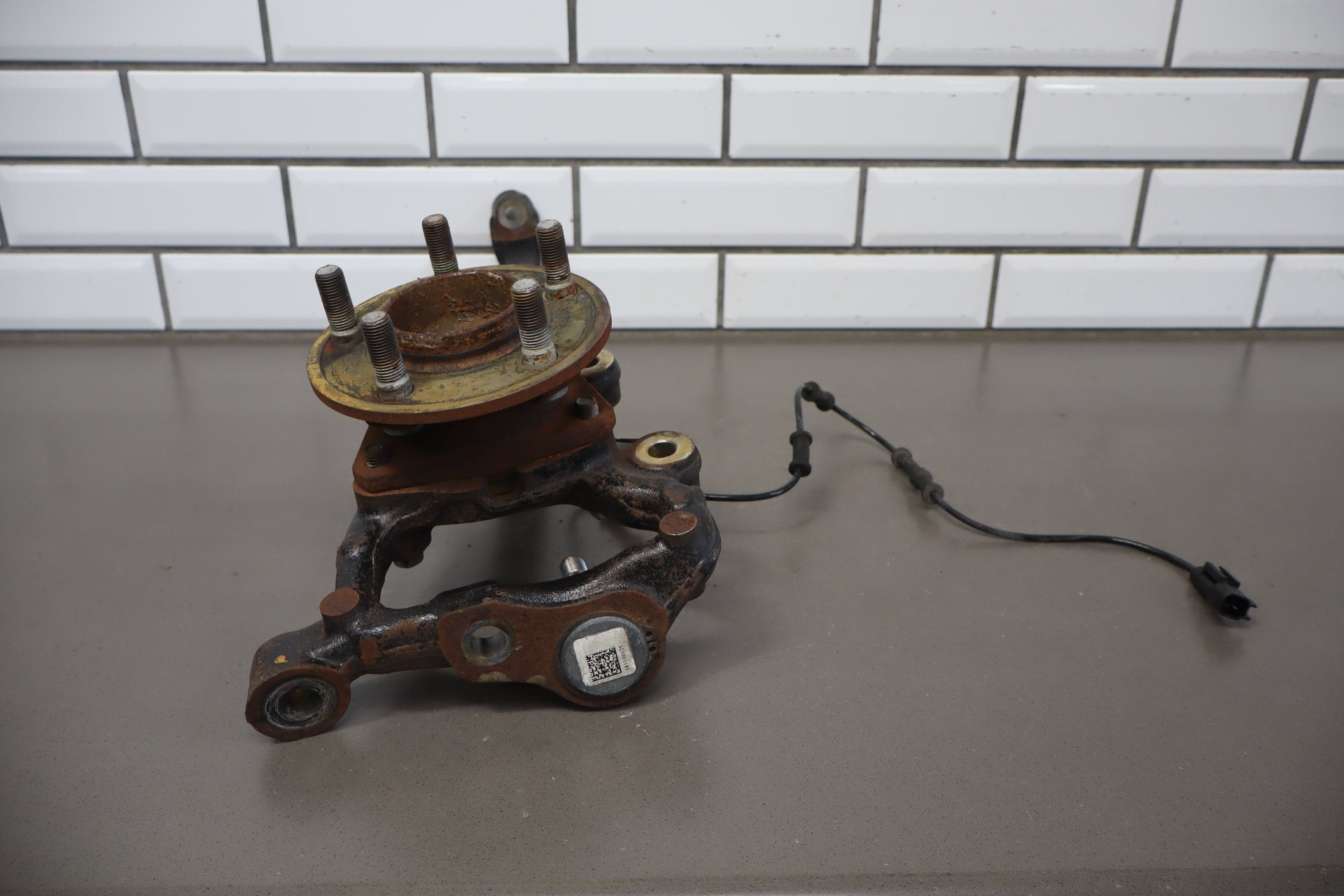 2015-2023 Dodge Charger Challenger SRT Hellcat Left Front Spindle 05181896AB