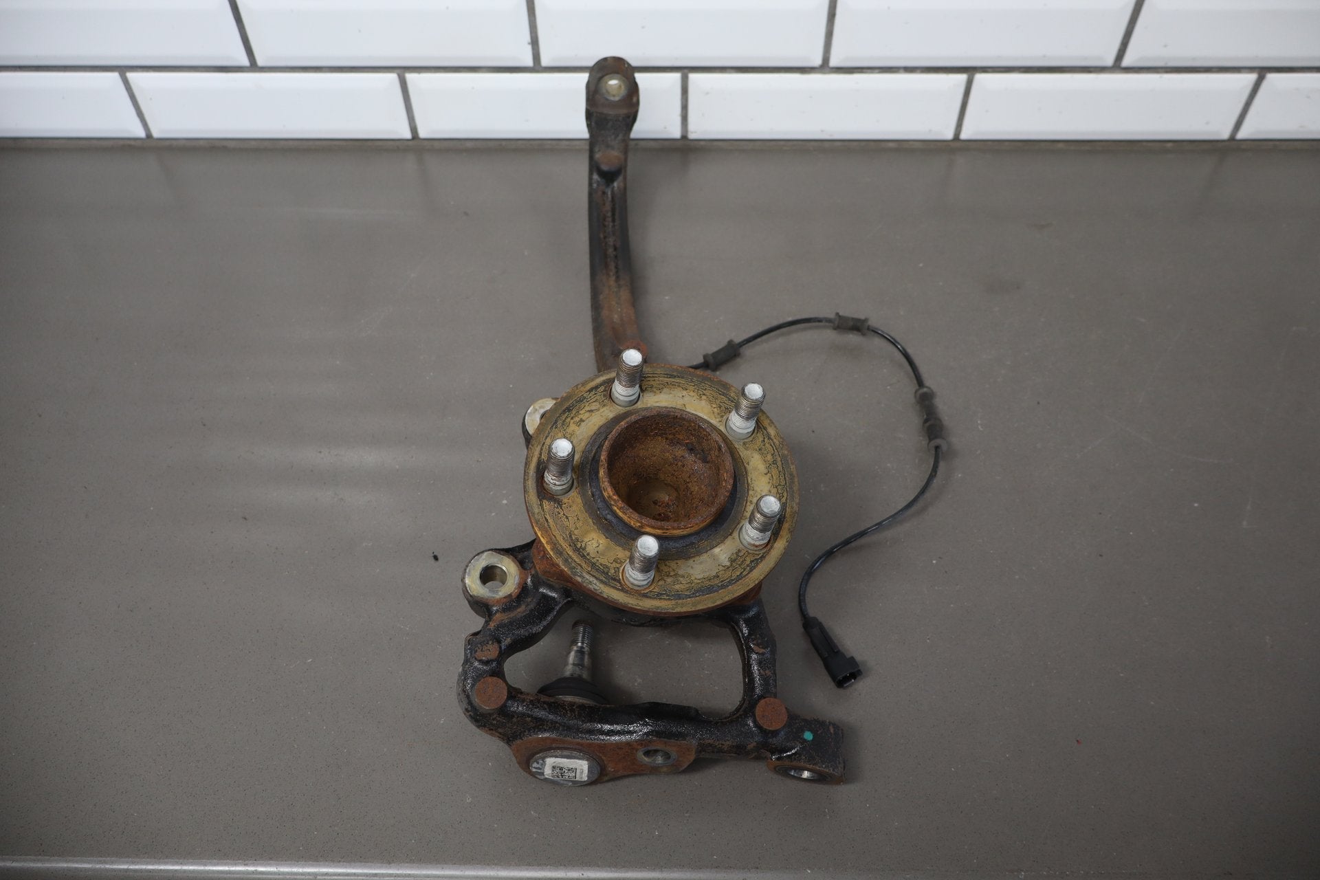 2015-2023 Dodge Charger Challenger SRT Hellcat Right Front Spindle 05181895AB