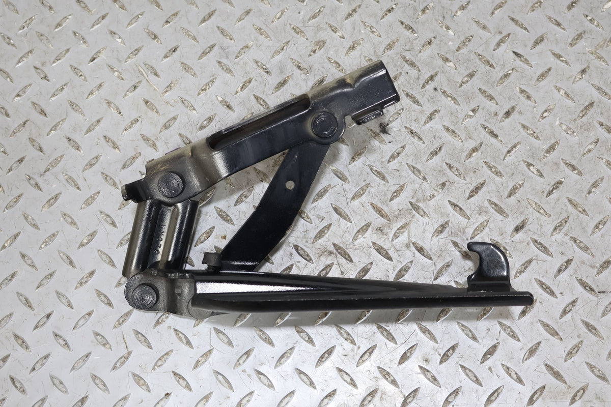 2015 Chevrolet Camaro- Hood Hinge
