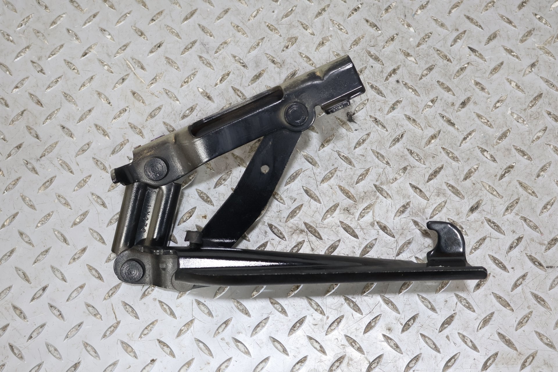 2015 Chevrolet Camaro- Hood Hinge