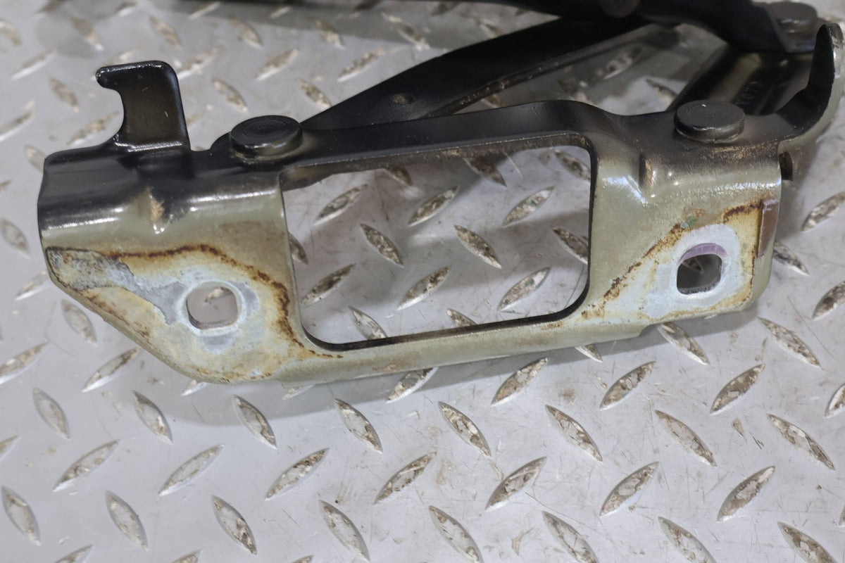 2015 Chevrolet Camaro- Hood Hinge