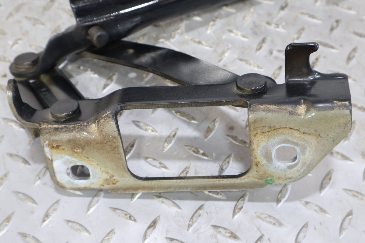 2015 Chevrolet Camaro- Hood Hinge