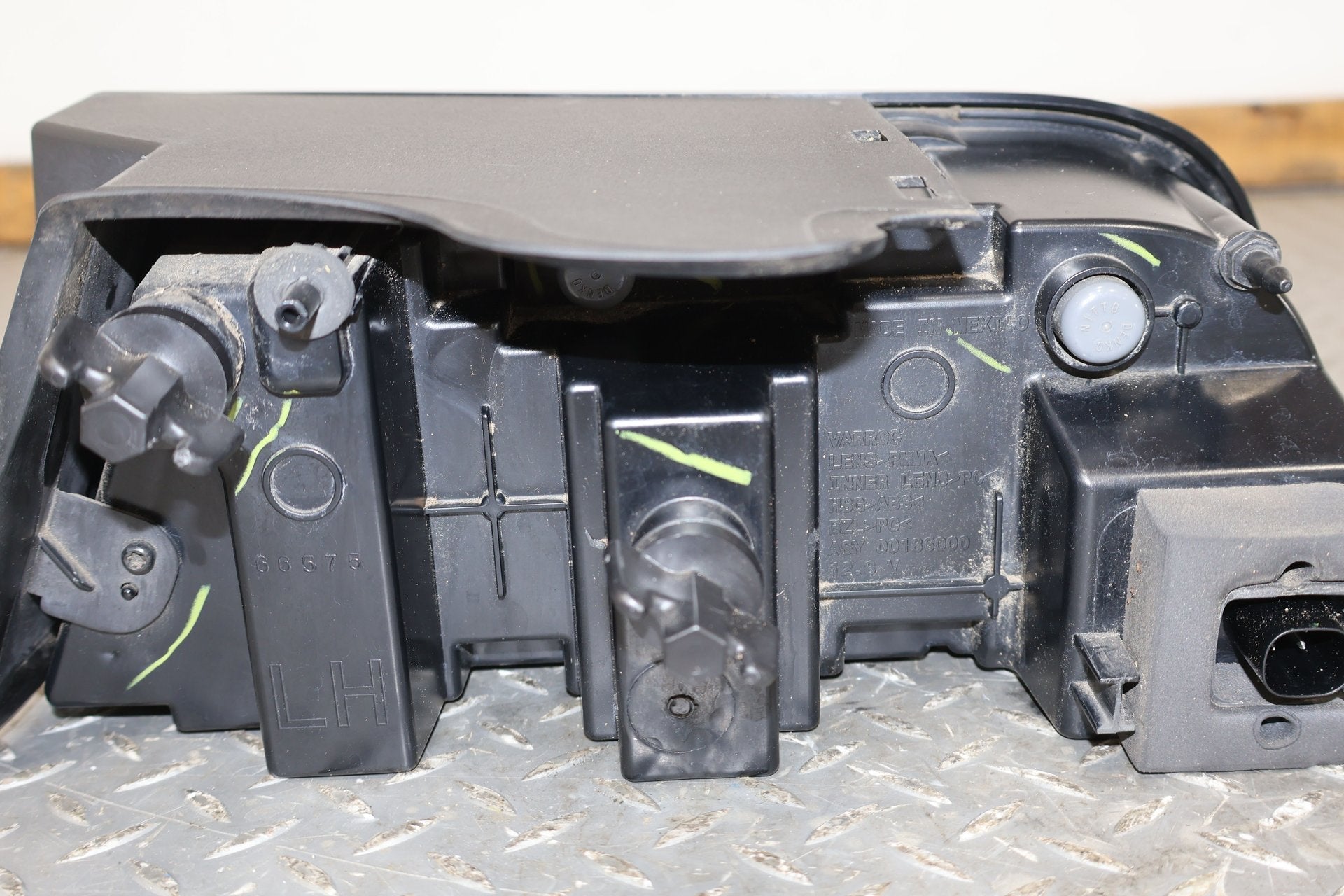 2015 Dodge Challenger- TAIL LIGHT ASSEMBLY
