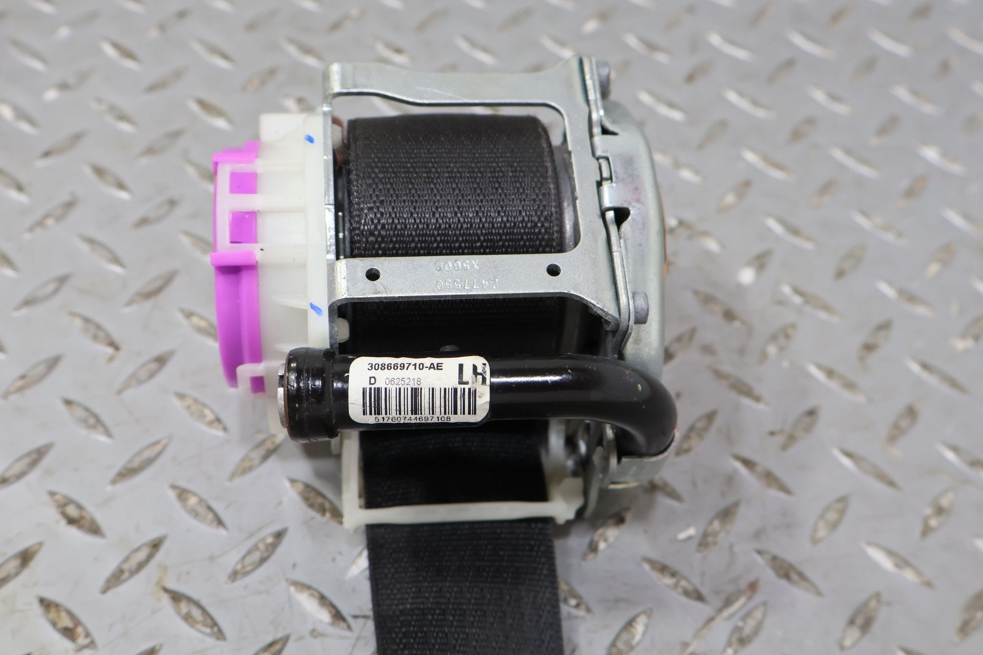 2015 Ford Mustang- Front Seat Belt