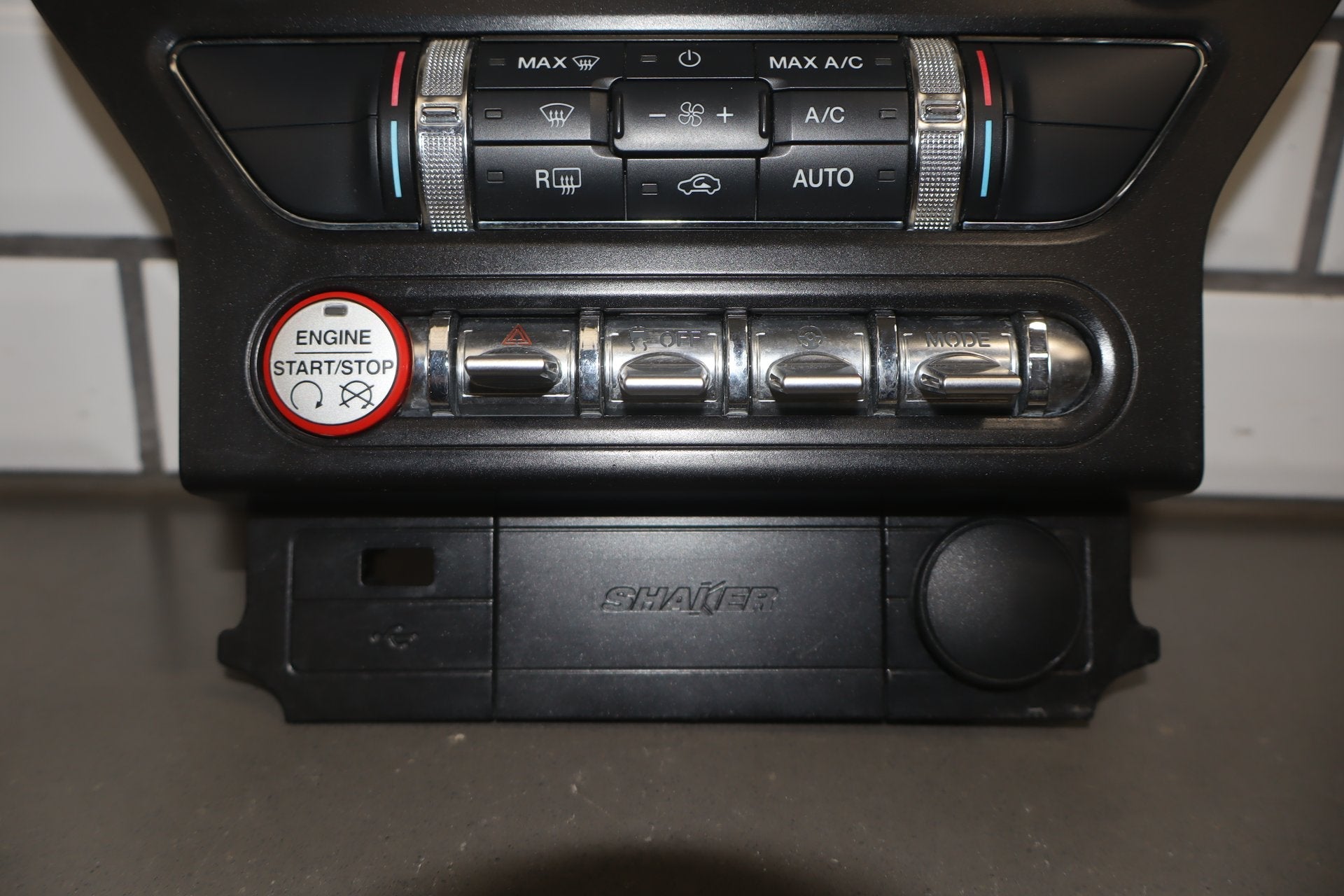 2015 Ford Mustang GT Navigation Sync II(2) Radio Receiver Touch Screen Bezel OEM