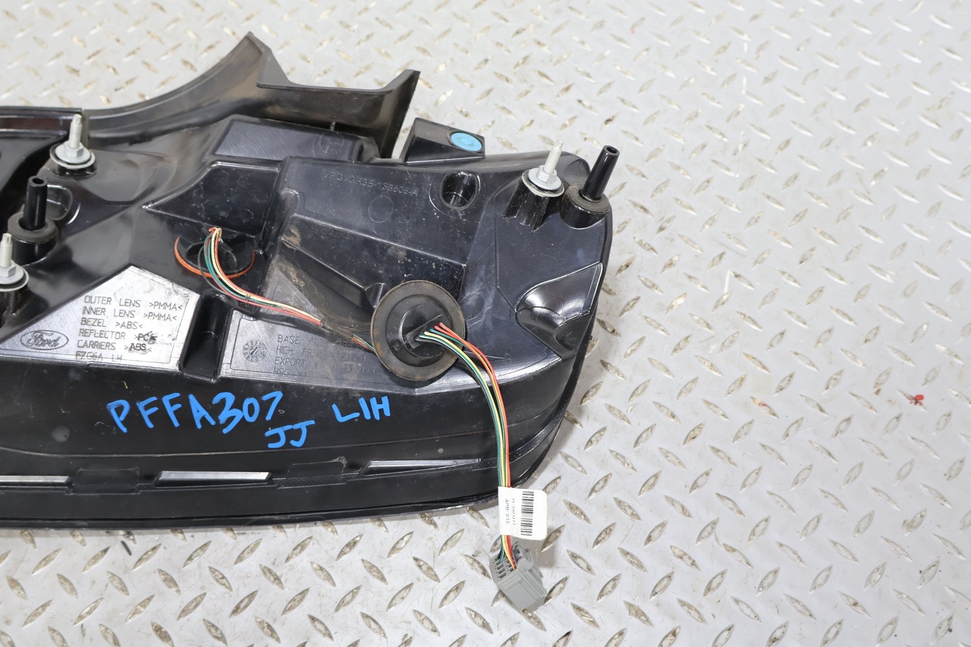 2015 Ford Mustang- TAIL LIGHT ASSEMBLY