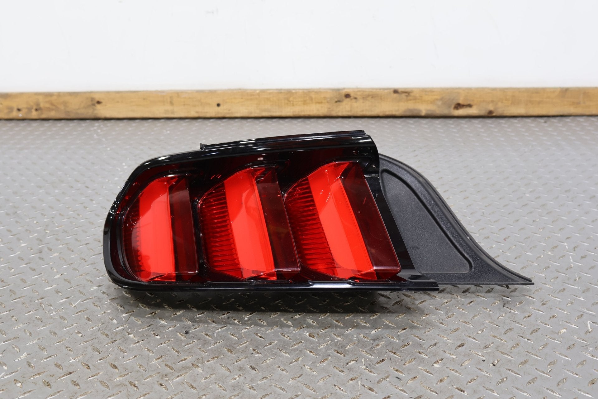2015 Ford Mustang- TAIL LIGHT ASSEMBLY