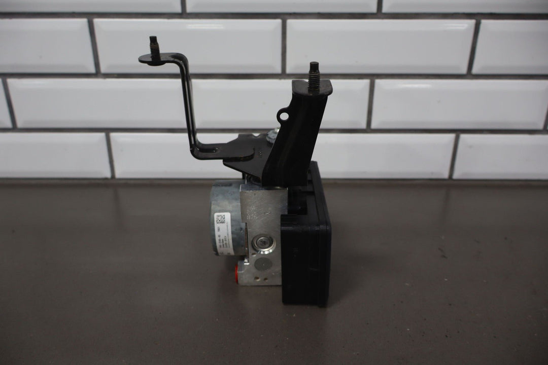 2015 Ford Mustang (Thru 3/19/15) Anti - Lock Brake Pump & Module W/Bracket