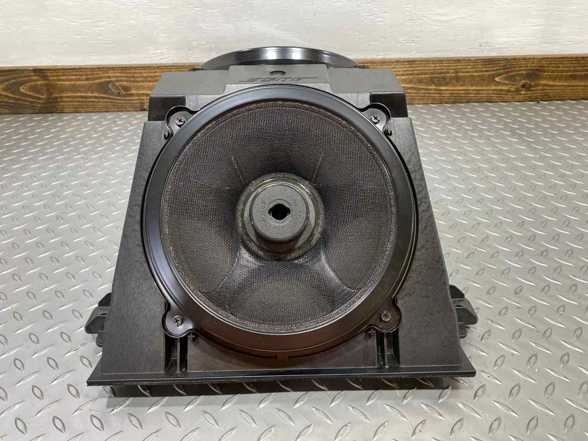2015 Nissan GT-R- Speakers