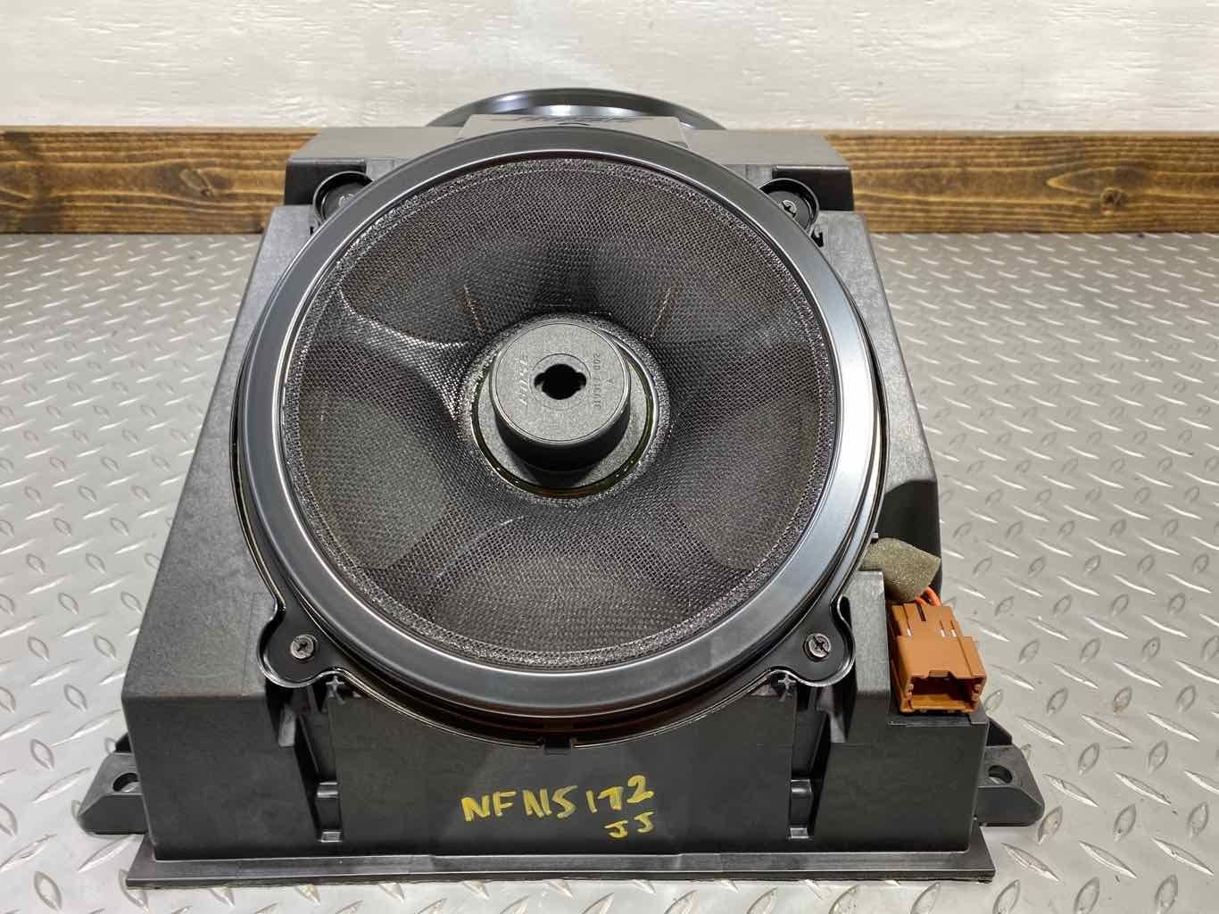 2015 Nissan GT-R- Speakers