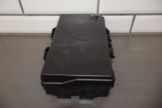 2015 Ram 1500 L Engine Fuse Box