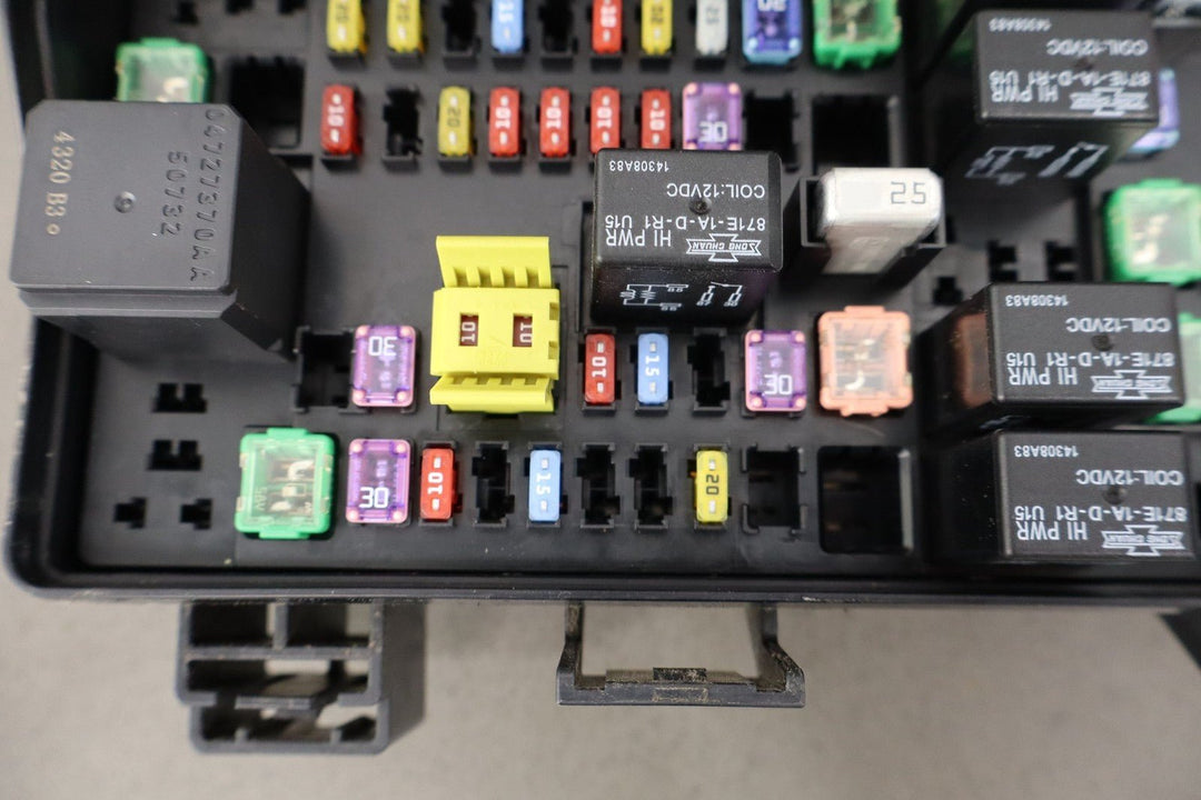 2015 Ram 1500 L Engine Fuse Box