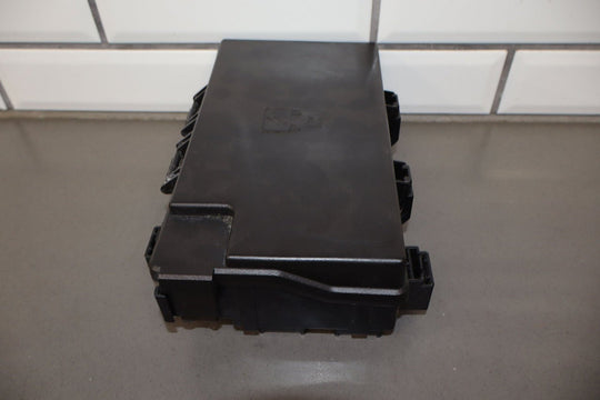 2015 Ram 1500 L Engine Fuse Box