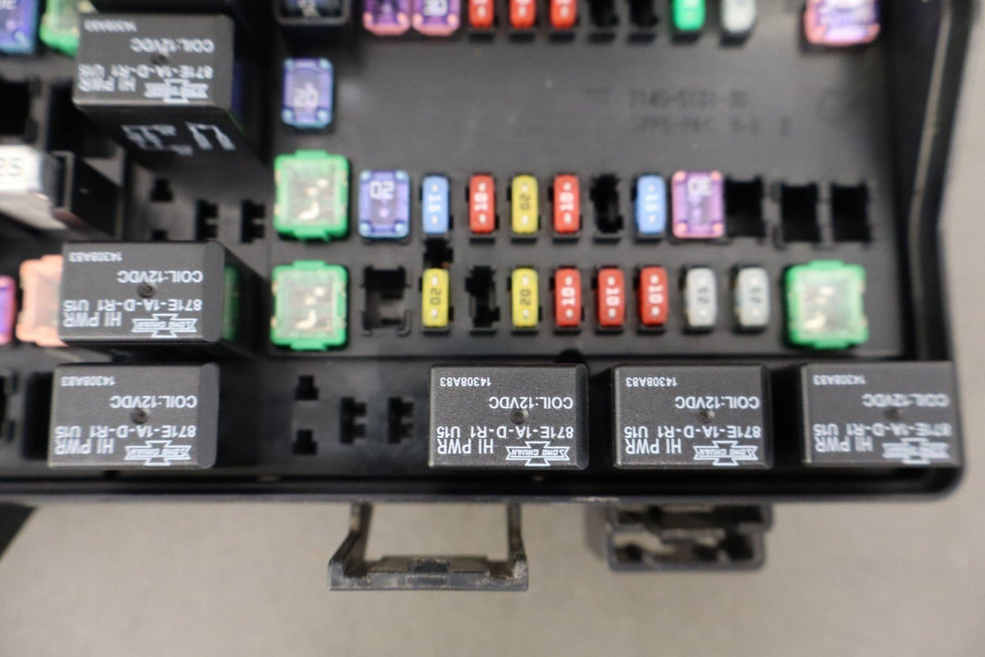 2015 Ram 1500 L Engine Fuse Box