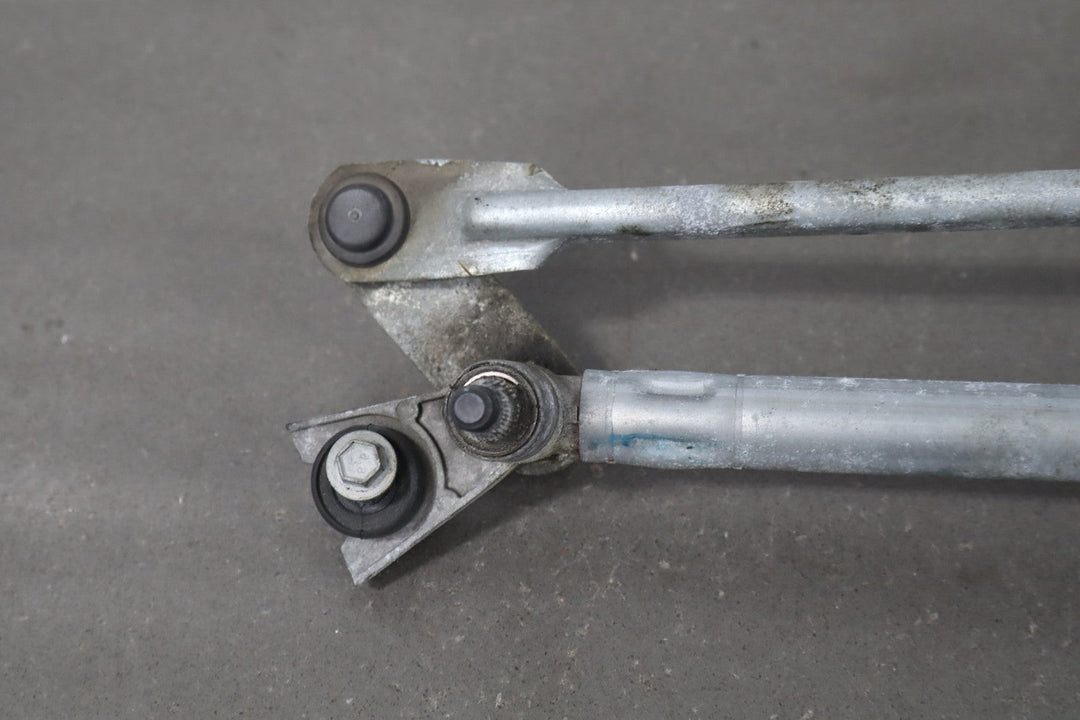 2016 - 2020 OEM Tesla Model X Windshield Wiper Motor Mechanism Assembly